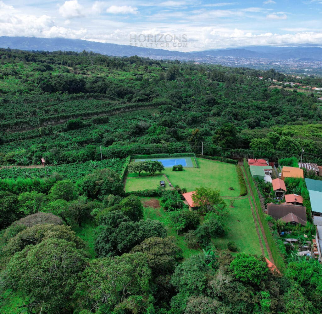 Propiedad en Heredia 4549m2 Hermosas Vistas nja993