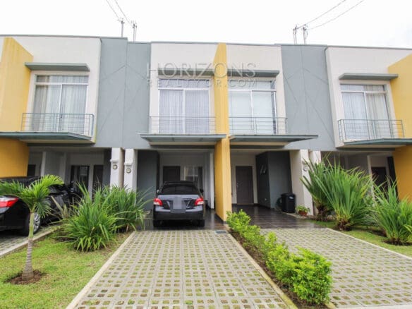Alquiler Casa Full Amueblada Con Patio 2 Habitaciones En Condominio Heredia Njv132