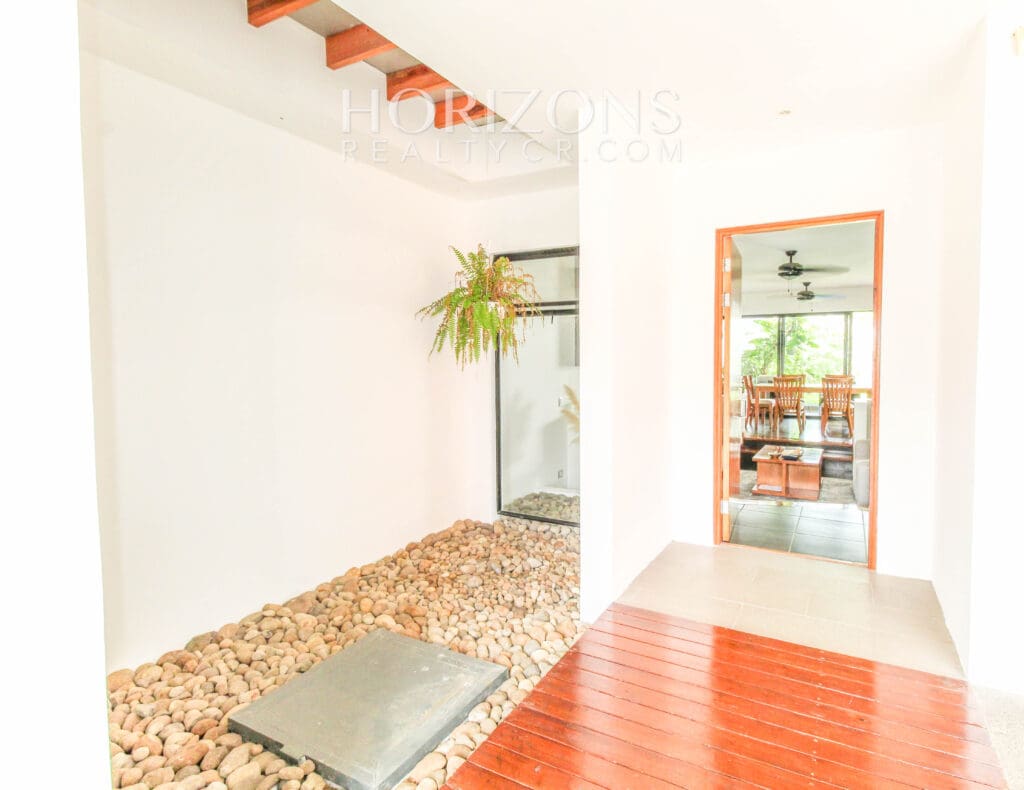 ALQUILER DE CASA CON PATIO EN CIUDAD COLON CENTRO njv145