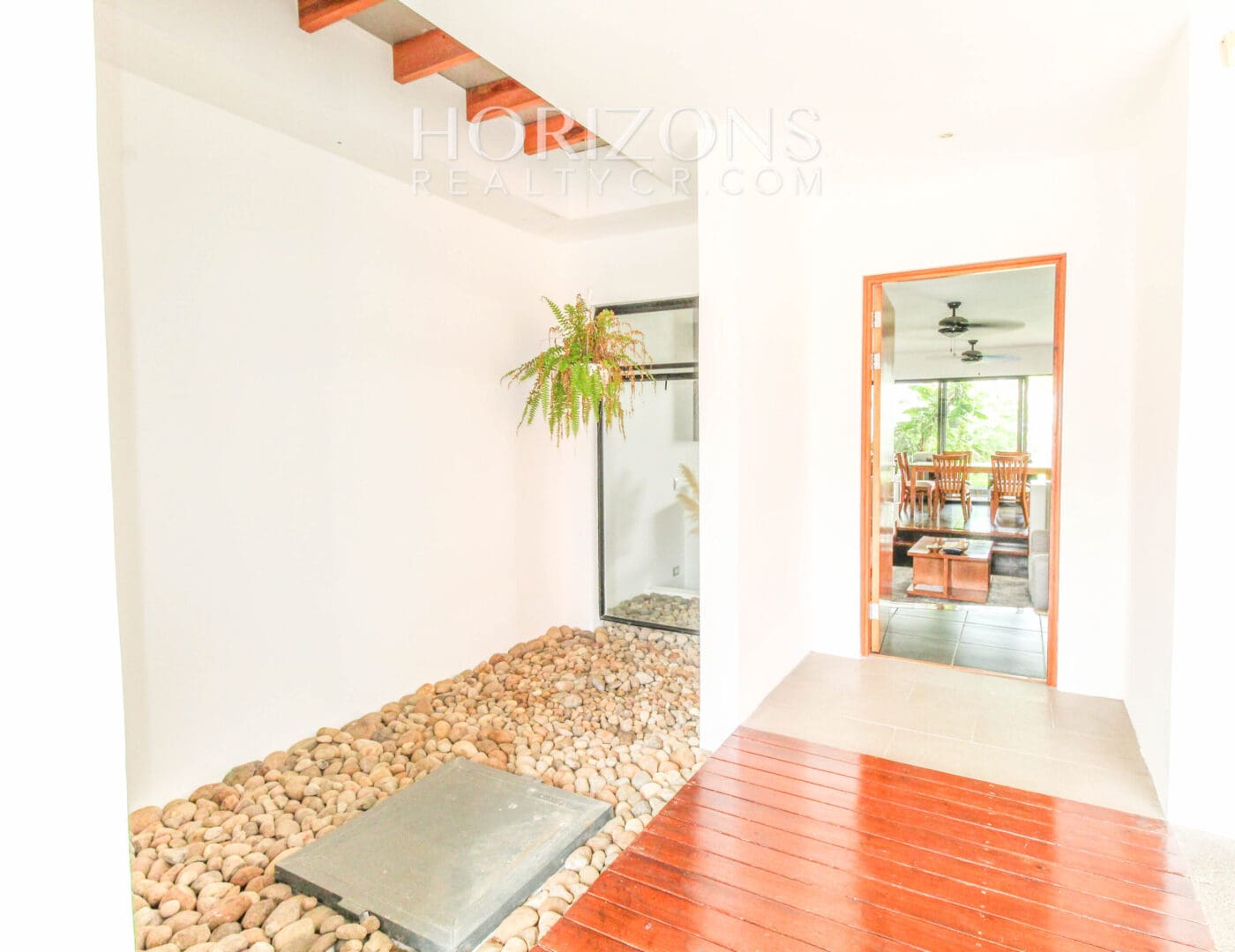 ALQUILER DE CASA CON PATIO EN CIUDAD COLON CENTRO njv145