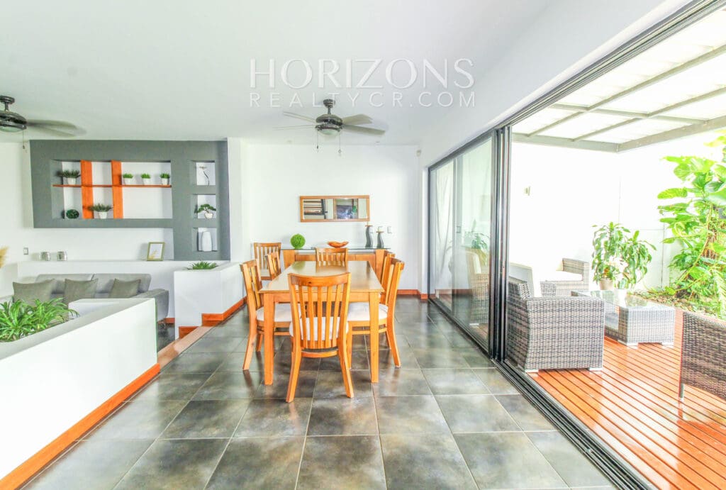 ALQUILER DE CASA CON PATIO EN CIUDAD COLON CENTRO njv145