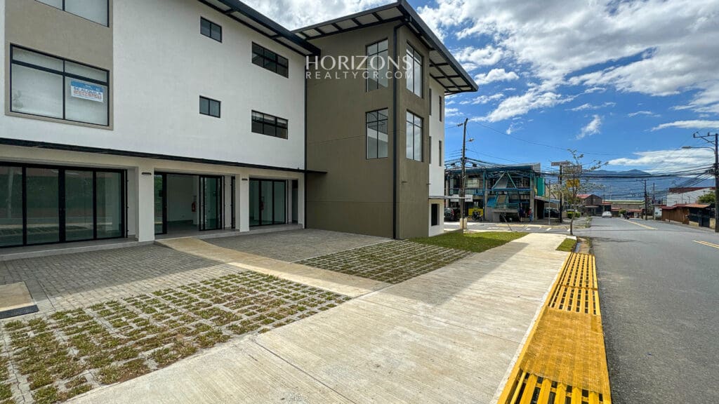 Local Comercial en San Pedro de 80m2 Amplio Parqueo Cerca de Universidad Latina hrc03