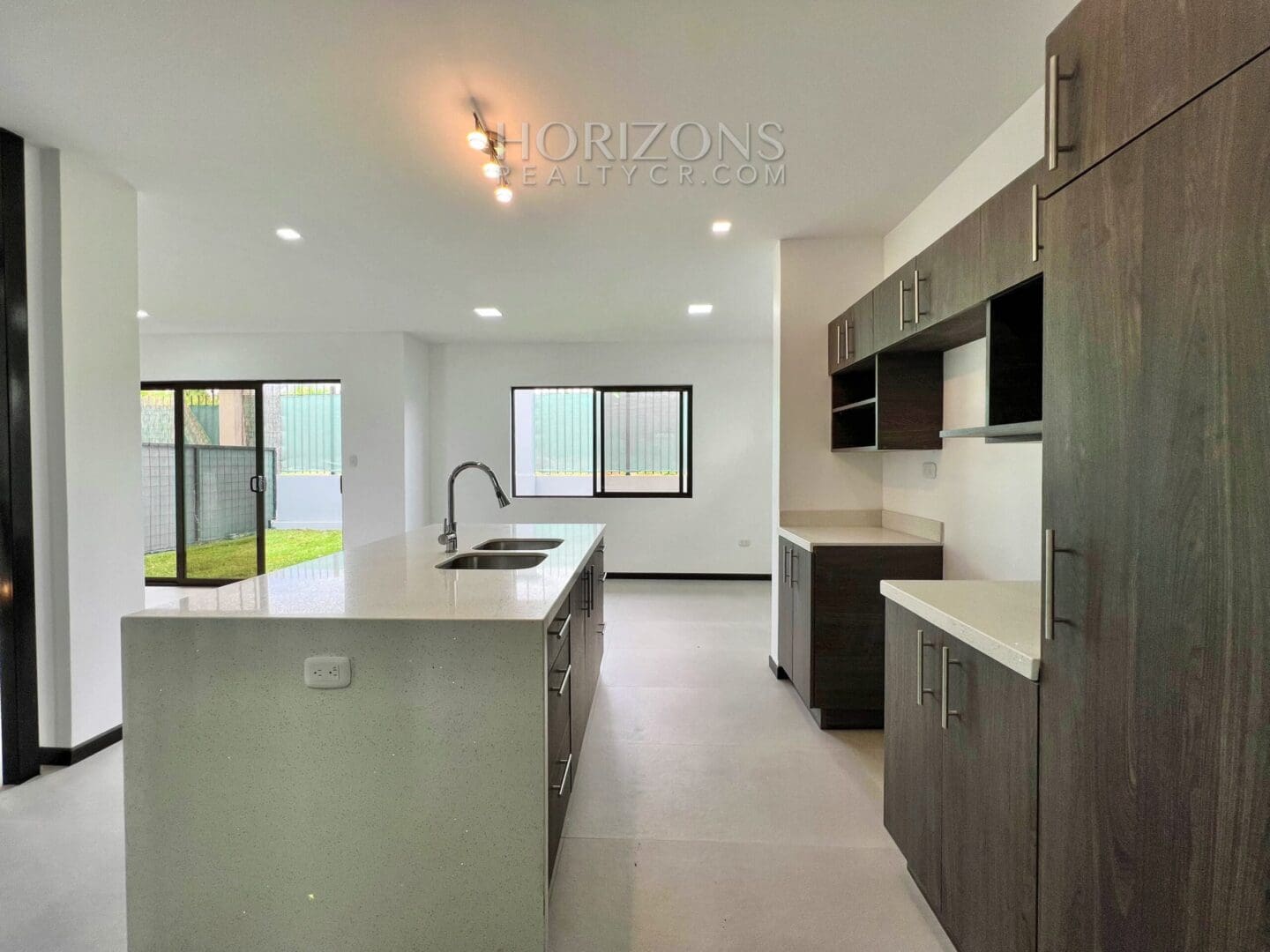 Casa Nueva para Estrenar en San Rafael Alajuela 3 Habitaciones Oficina y Jardín en Condominio Villa Del Sol NJR35