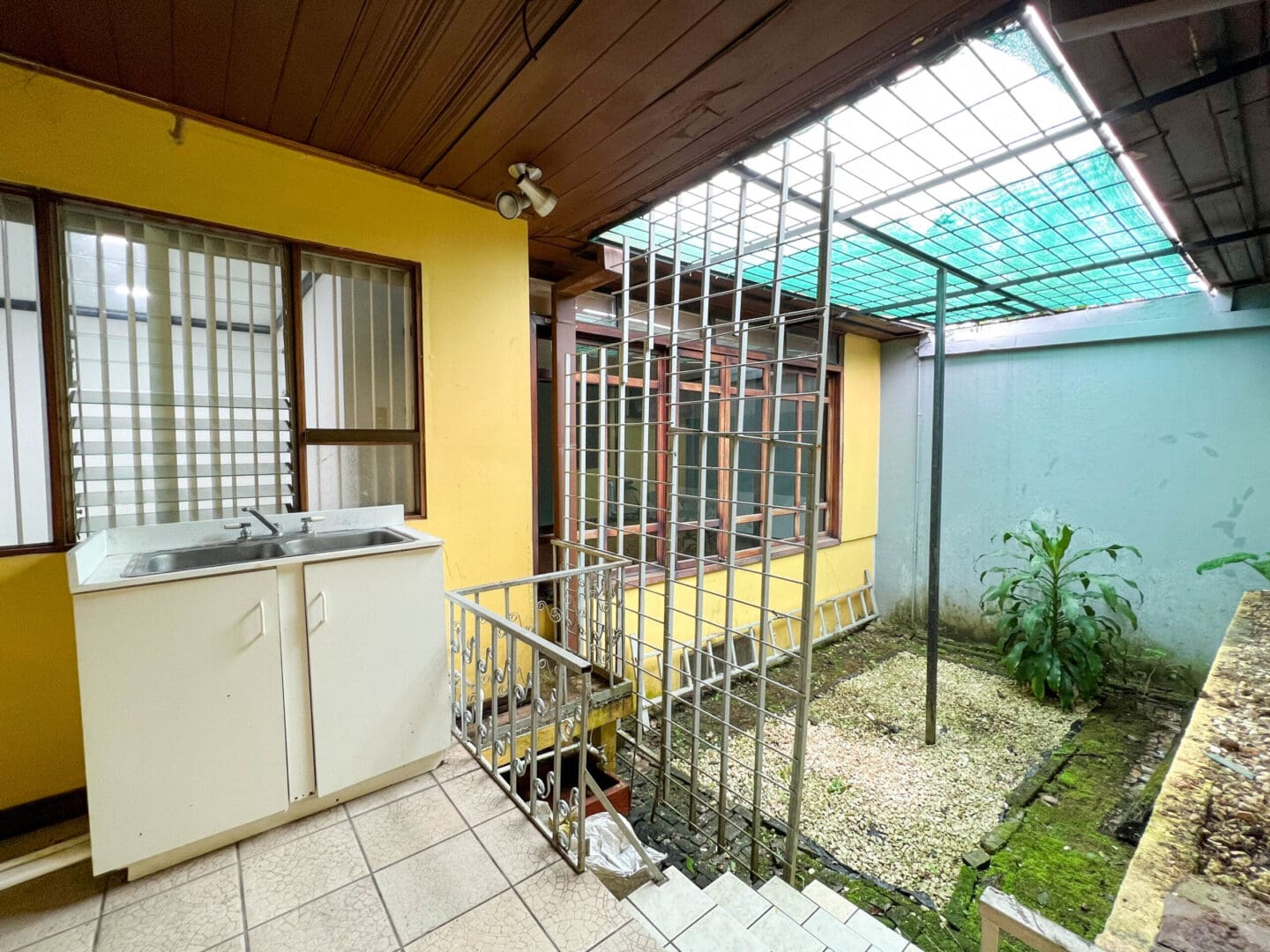 Venta o Alquiler de Casa Uso Mixto en Los Yoses nja989