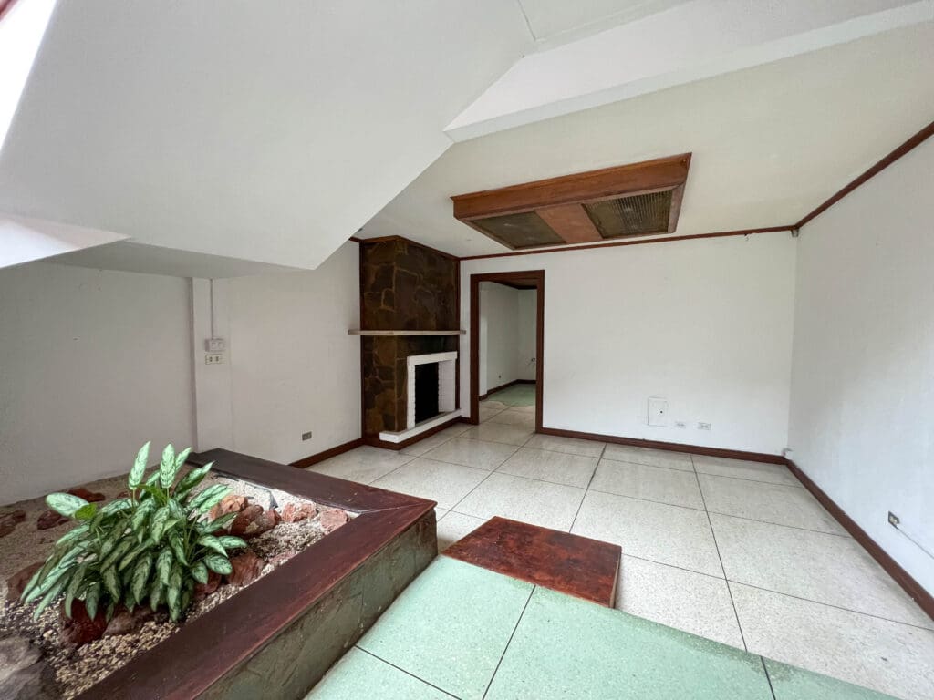 Venta o Alquiler de Casa Uso Mixto en Los Yoses nja989
