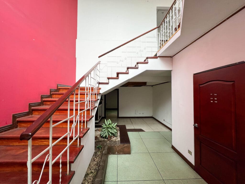Venta o Alquiler de Casa Uso Mixto en Los Yoses nja989