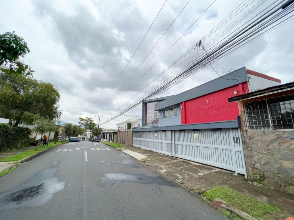Venta o Alquiler de Casa Uso Mixto en Los Yoses nja989