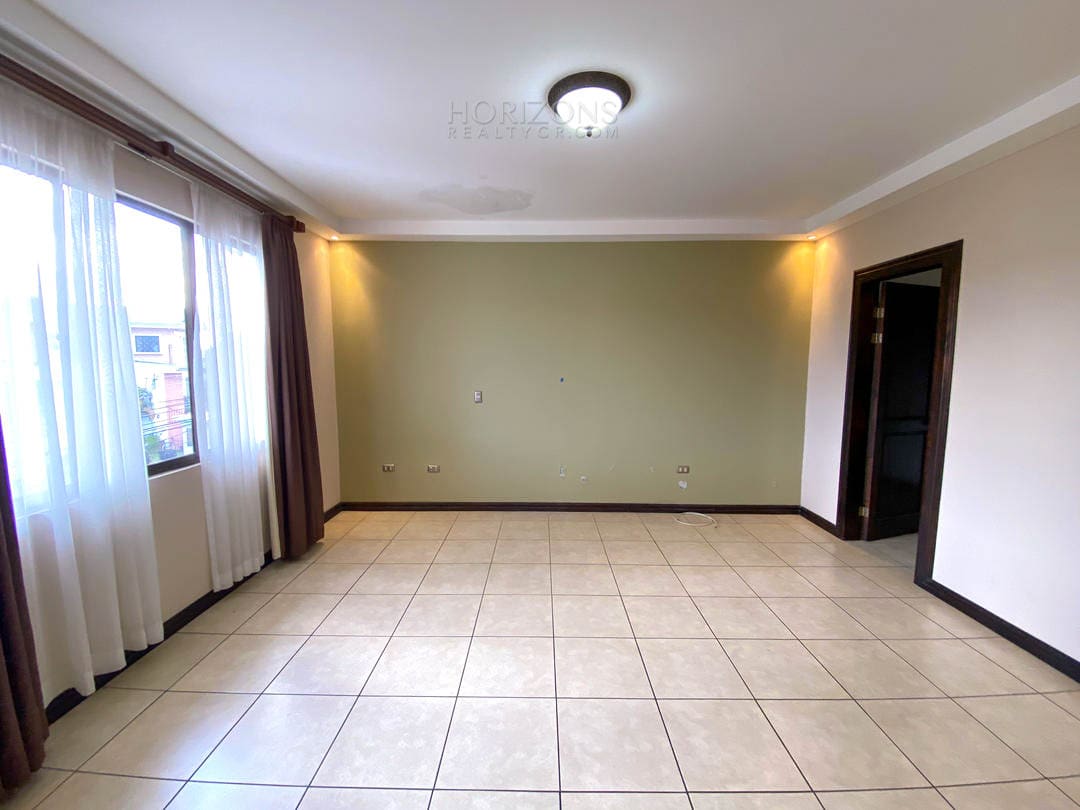 POR PLAZA DEL SOL 2 HABITACIONES AMPLIAS C/U CON BAÑO NJA802