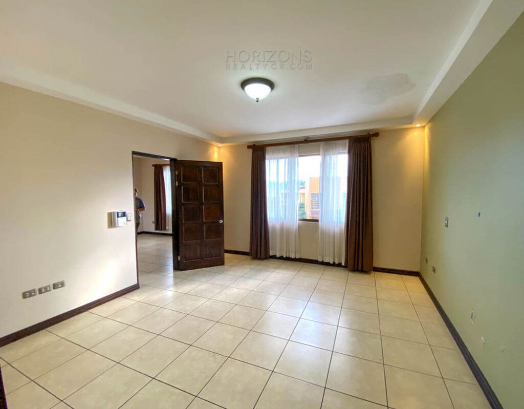 POR PLAZA DEL SOL 2 HABITACIONES AMPLIAS C/U CON BAÑO NJA802