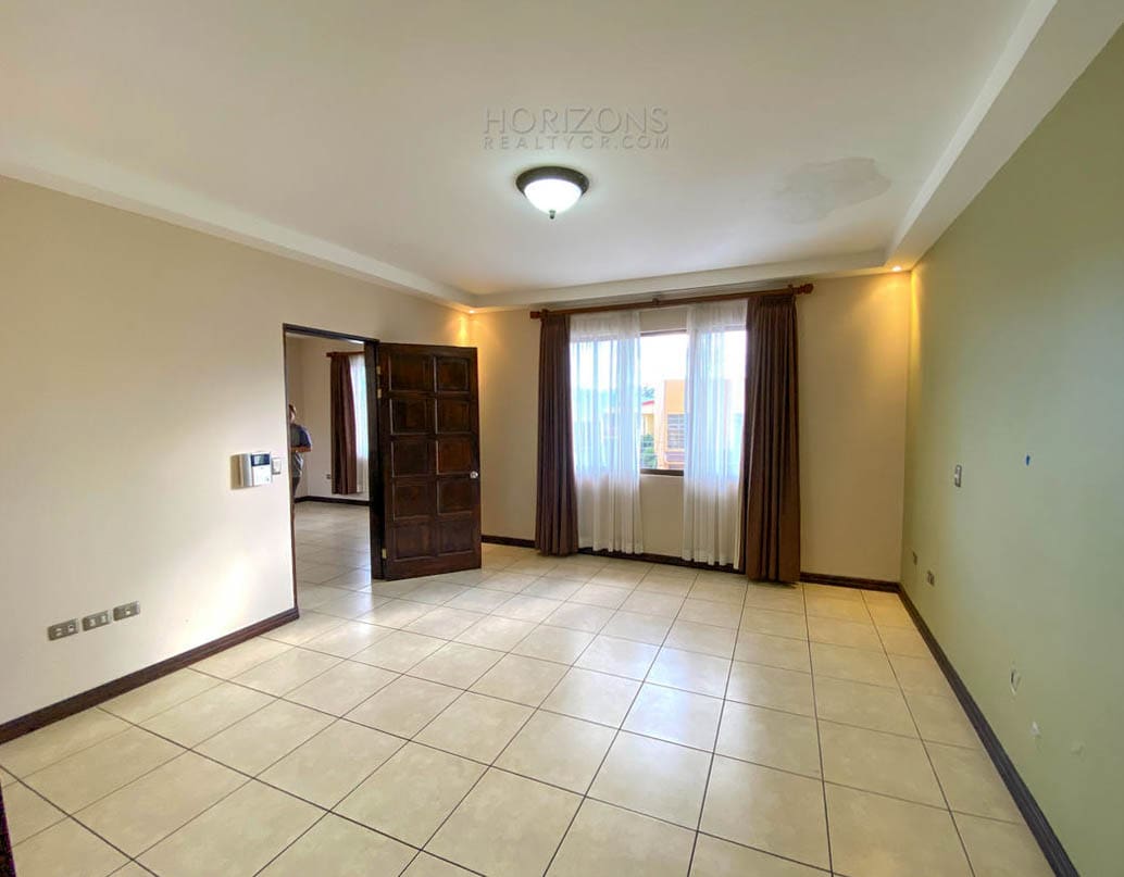 POR PLAZA DEL SOL 2 HABITACIONES AMPLIAS C/U CON BAÑO NJA802