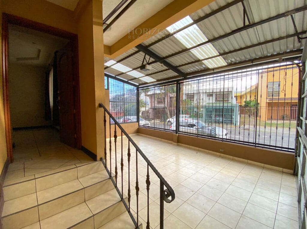 POR PLAZA DEL SOL 2 HABITACIONES AMPLIAS C/U CON BAÑO NJA802