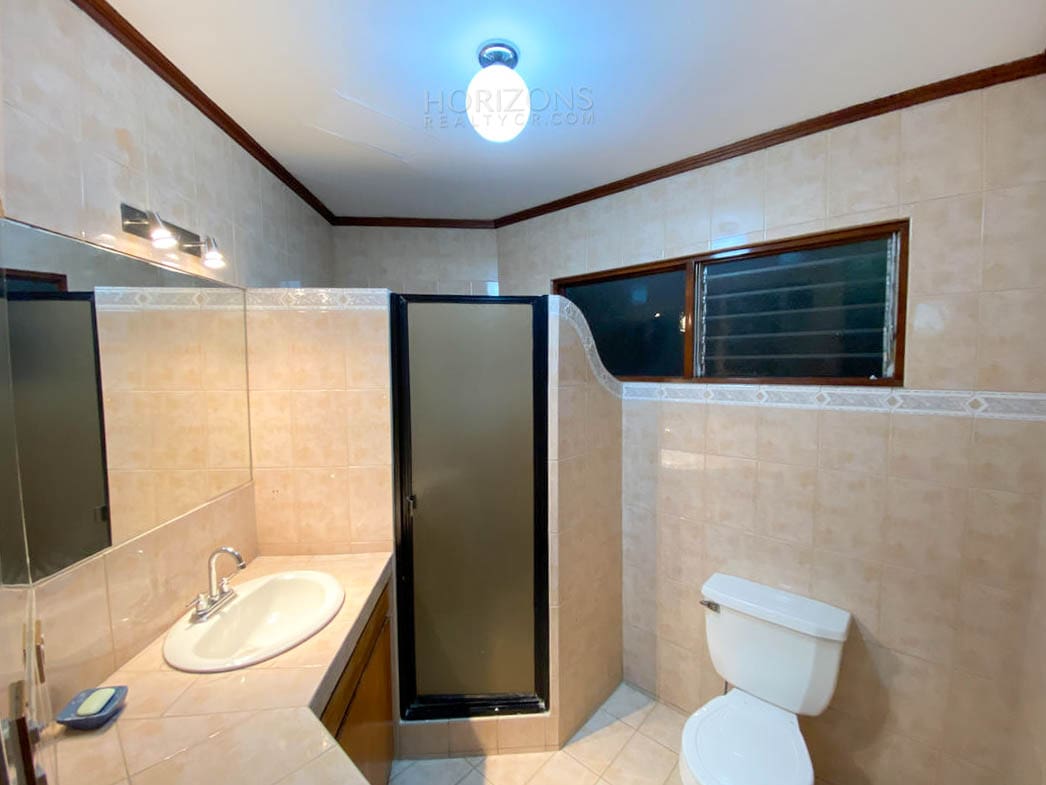 POR PLAZA DEL SOL 2 HABITACIONES AMPLIAS C/U CON BAÑO NJA802
