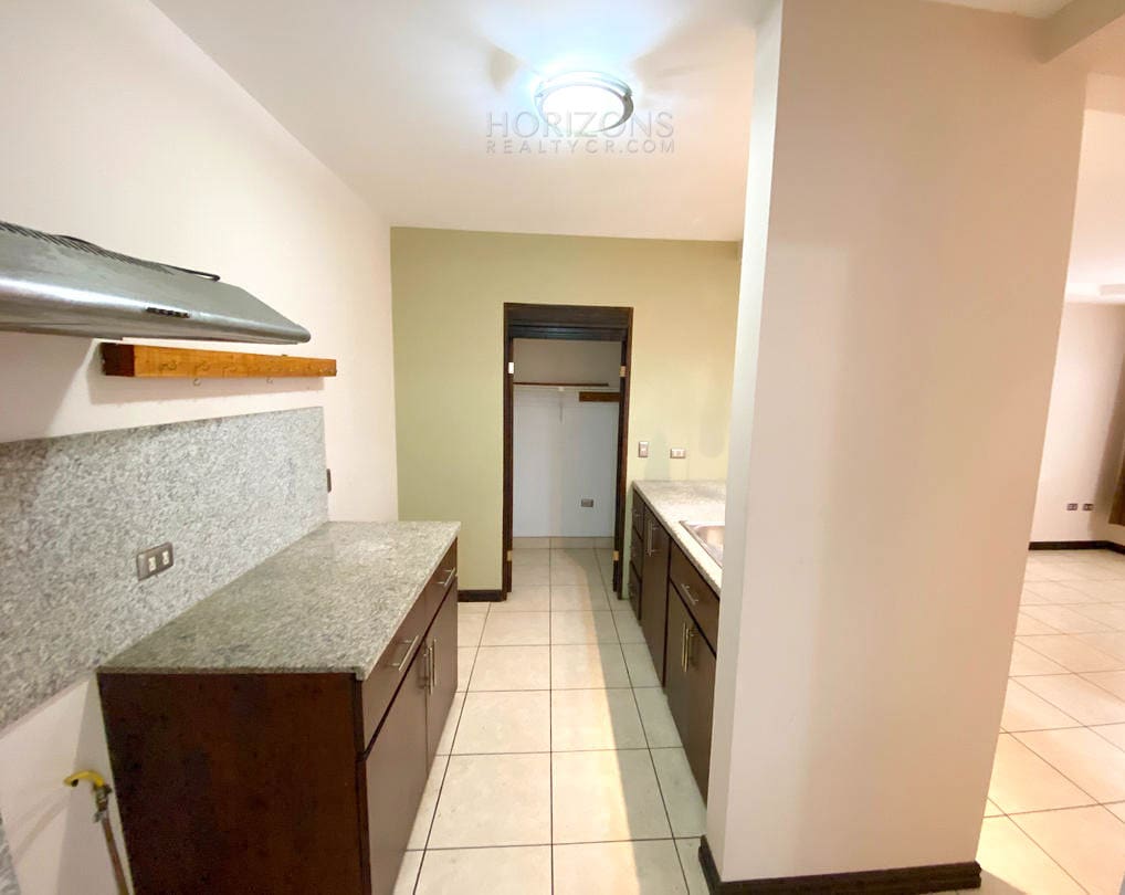 POR PLAZA DEL SOL 2 HABITACIONES AMPLIAS C/U CON BAÑO NJA802