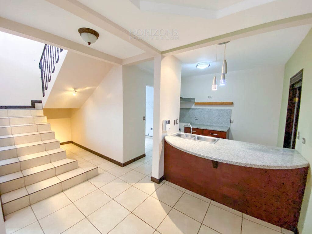 POR PLAZA DEL SOL 2 HABITACIONES AMPLIAS C/U CON BAÑO NJA802