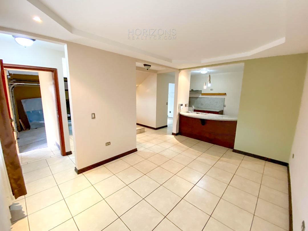 POR PLAZA DEL SOL 2 HABITACIONES AMPLIAS C/U CON BAÑO NJA802