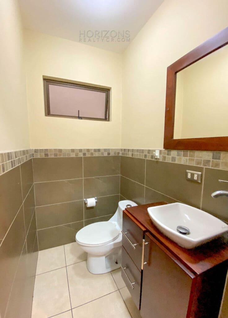 POR PLAZA DEL SOL 2 HABITACIONES AMPLIAS C/U CON BAÑO NJA802