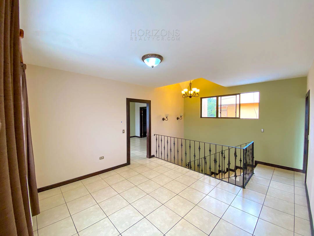 POR PLAZA DEL SOL 2 HABITACIONES AMPLIAS C/U CON BAÑO NJA802
