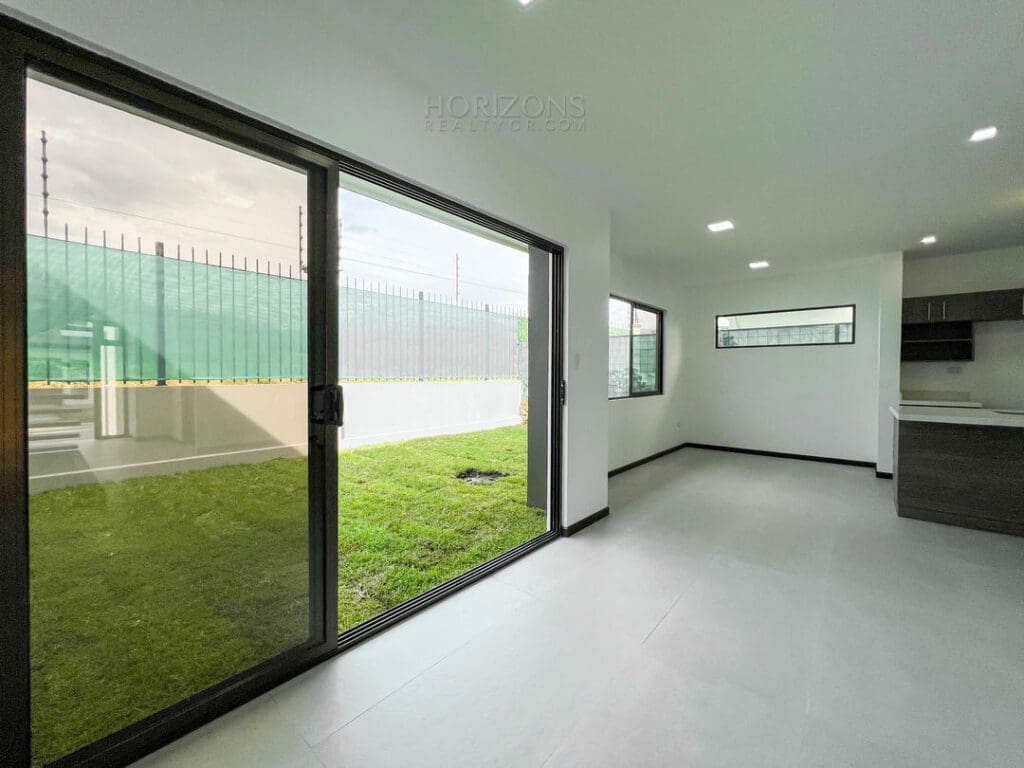 Casa Nueva para Estrenar en San Rafael Alajuela 3 Habitaciones Oficina y Jardín en Condominio Villa Del Sol NJR35