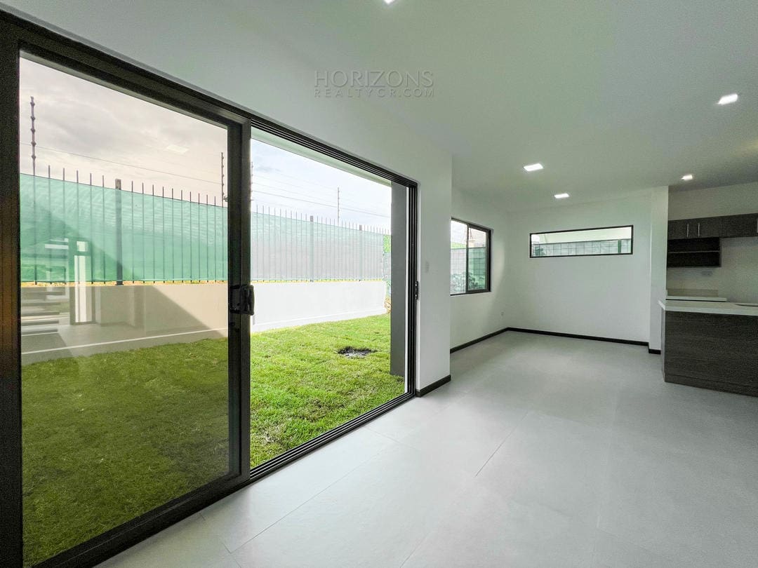 Casa Nueva para Estrenar en San Rafael Alajuela 3 Habitaciones Oficina y Jardín en Condominio Villa Del Sol NJR35