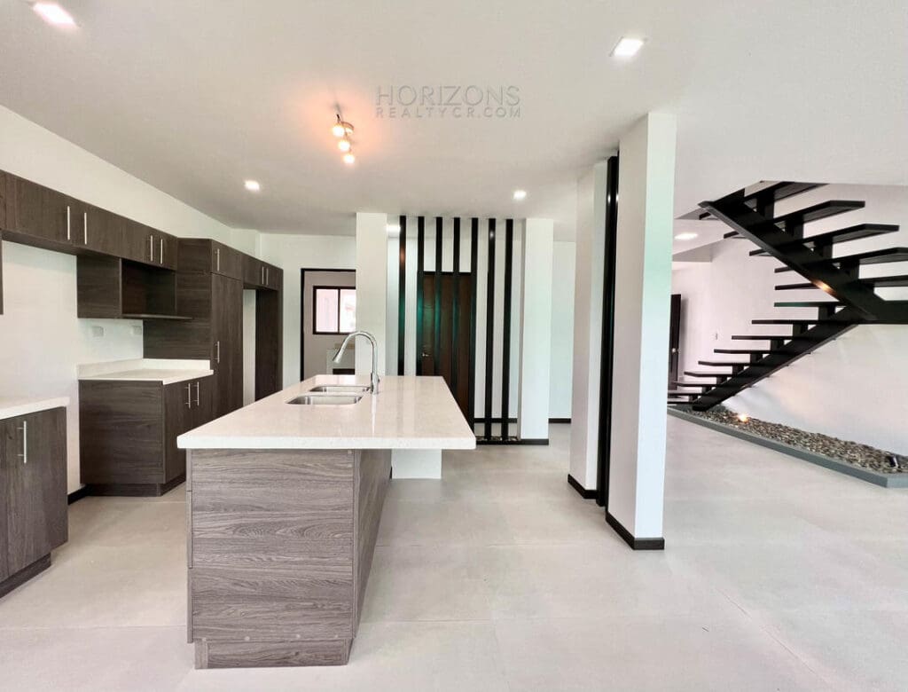 Casa Nueva para Estrenar en San Rafael Alajuela 3 Habitaciones Oficina y Jardín en Condominio Villa Del Sol NJR35