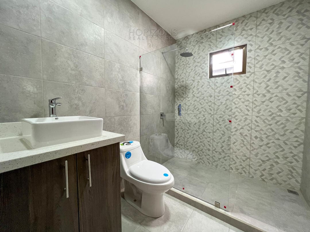 Casa Nueva para Estrenar en San Rafael Alajuela 3 Habitaciones Oficina y Jardín en Condominio Villa Del Sol NJR35