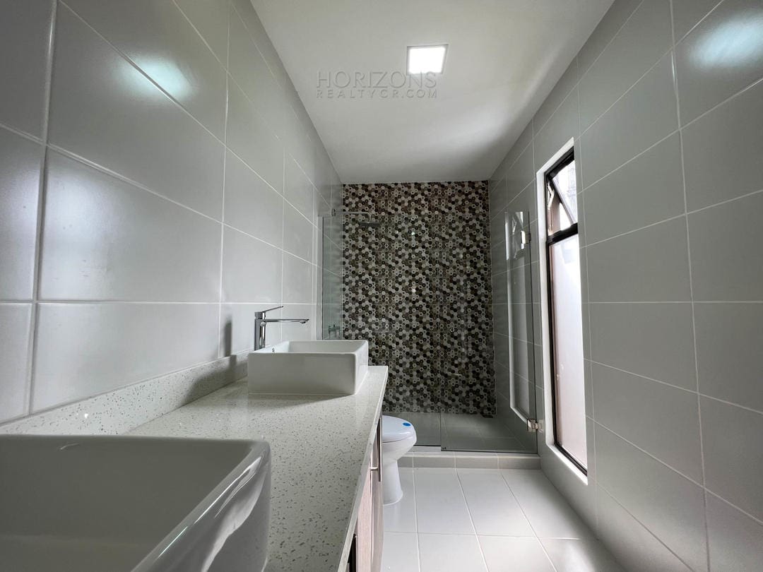 Casa Nueva para Estrenar en San Rafael Alajuela 3 Habitaciones Oficina y Jardín en Condominio Villa Del Sol NJR35