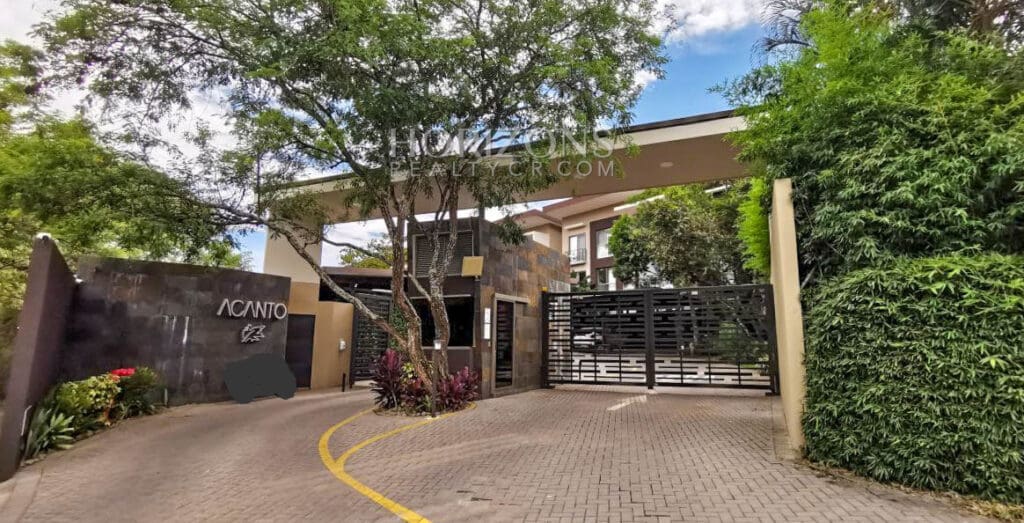 Venta Apartamento Con Balcon En Exclusivo Condominio Brasil Santa Ana Njv151.