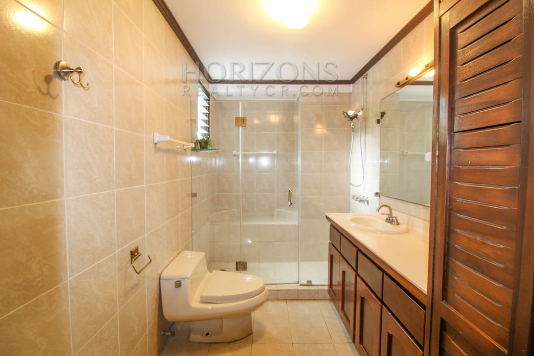 SE ALQUILA APARTAMENTO EN SAN PEDRO 3 HABITACIONES + OFICINA noj832