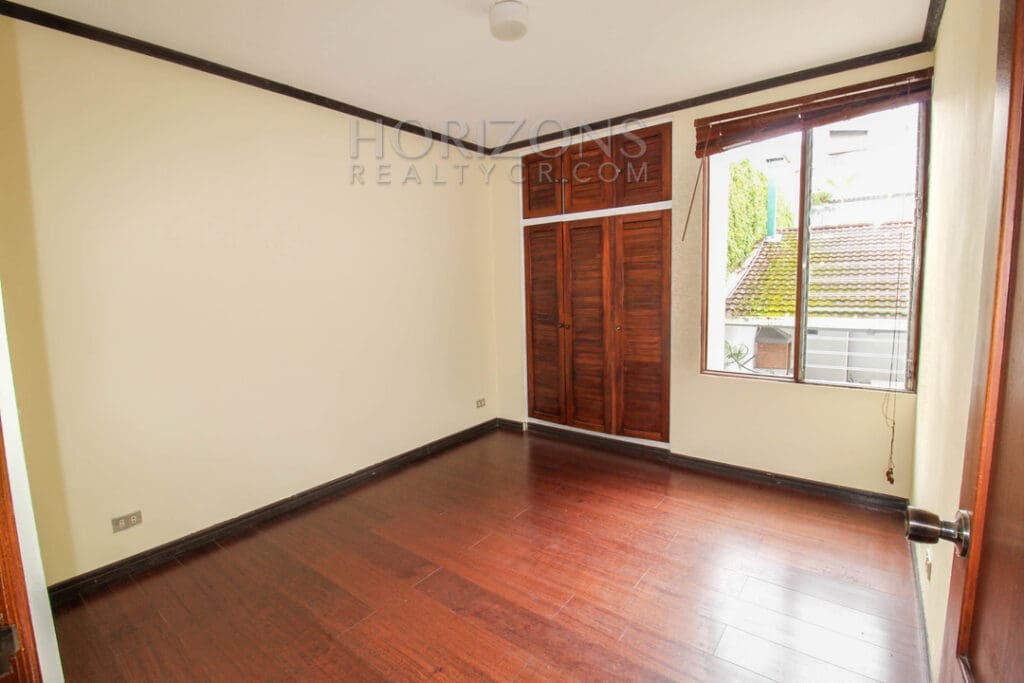 SE ALQUILA APARTAMENTO EN SAN PEDRO 3 HABITACIONES + OFICINA noj832