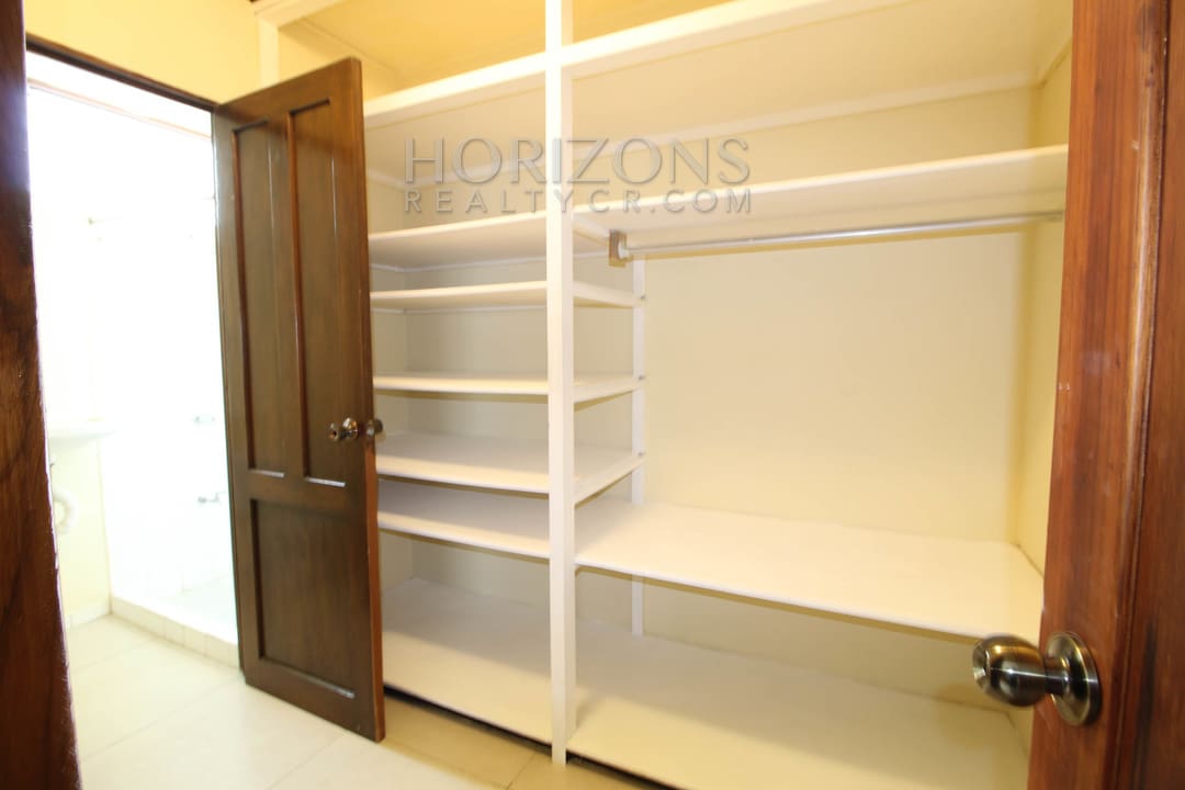 SE ALQUILA APARTAMENTO EN SAN PEDRO 3 HABITACIONES + OFICINA noj832