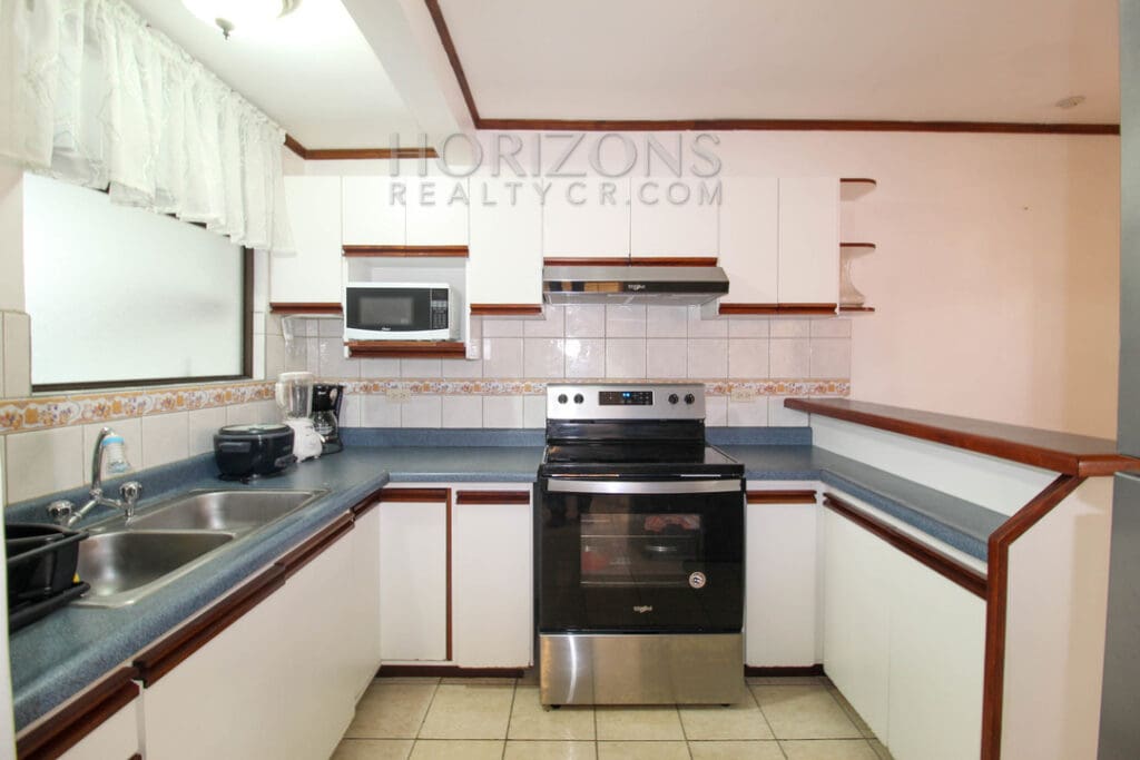 SE ALQUILA APARTAMENTO AMUEBLADO EN SAN PEDRO 3 HABITACIONES / 1km de la UCR noj838