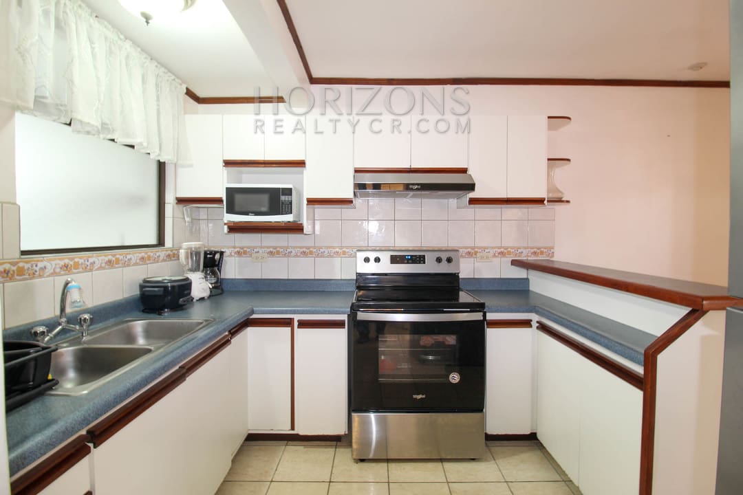 SE ALQUILA APARTAMENTO AMUEBLADO EN SAN PEDRO 3 HABITACIONES / 1km de la UCR noj838