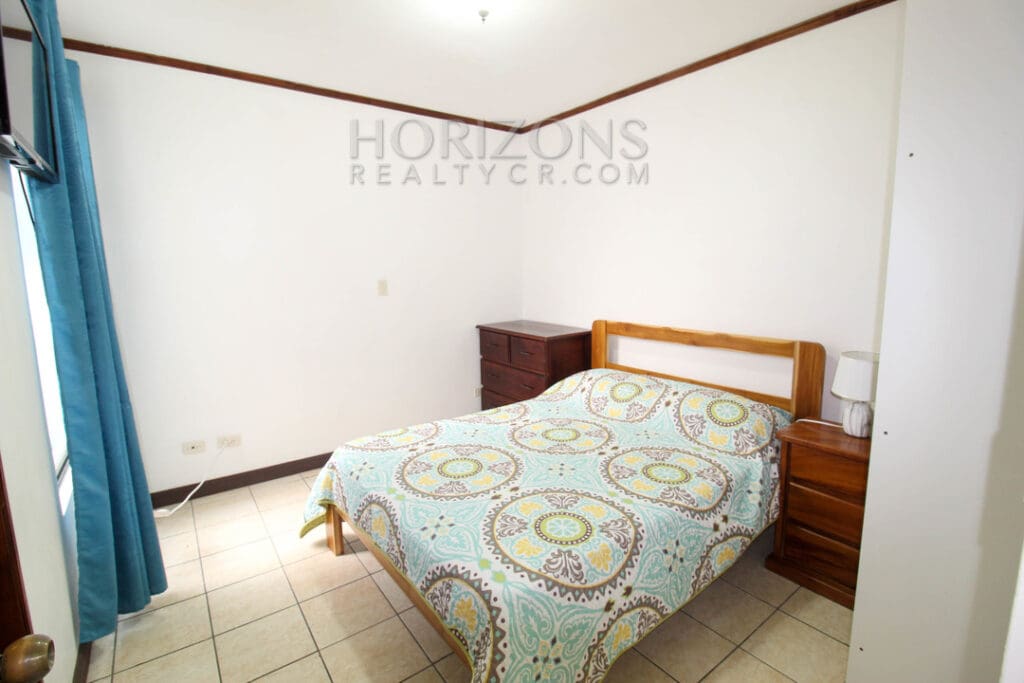 SE ALQUILA APARTAMENTO AMUEBLADO EN SAN PEDRO 3 HABITACIONES / 1km de la UCR noj838