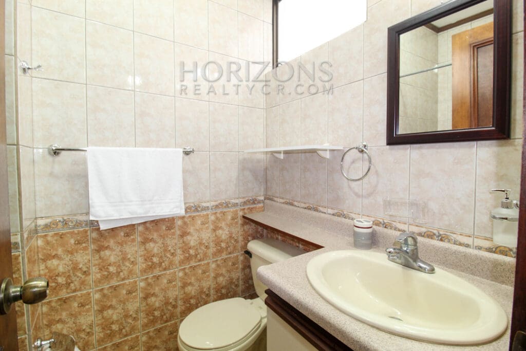 SE ALQUILA APARTAMENTO AMUEBLADO EN SAN PEDRO 3 HABITACIONES / 1km de la UCR noj838