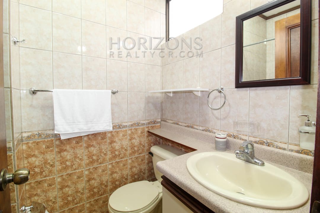 SE ALQUILA APARTAMENTO AMUEBLADO EN SAN PEDRO 3 HABITACIONES / 1km de la UCR noj838