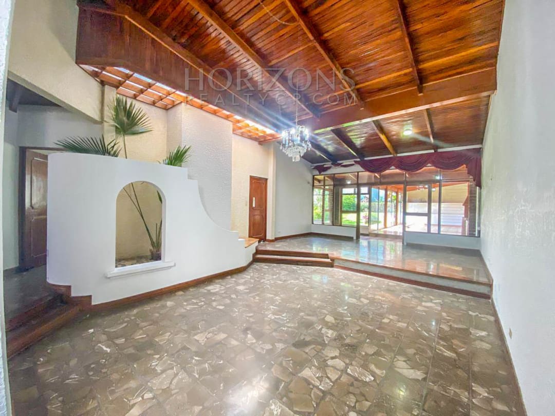 SE ALQUILA CASA INDEPENDIENTE CON PATIO EN CURRIDABAT 4 HABITACIONES noj839