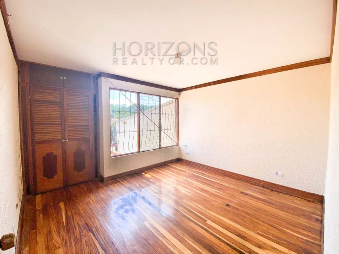 SE ALQUILA CASA INDEPENDIENTE CON PATIO EN CURRIDABAT 4 HABITACIONES noj839