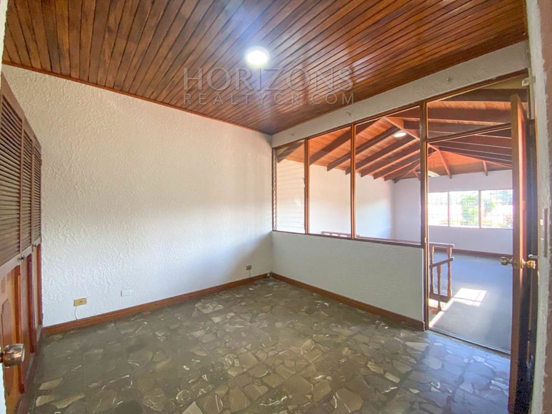 SE ALQUILA CASA INDEPENDIENTE CON PATIO EN CURRIDABAT 4 HABITACIONES noj839
