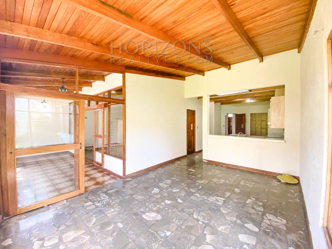 SE ALQUILA CASA INDEPENDIENTE CON PATIO EN CURRIDABAT 4 HABITACIONES noj839