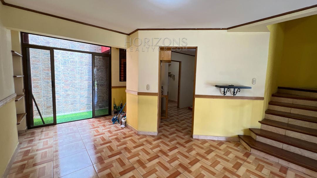 ALQUILER DE CASA X UCR SAN PEDRO 3 HABITACIONES AMPLIAS EN CONDOMINIO nja1000