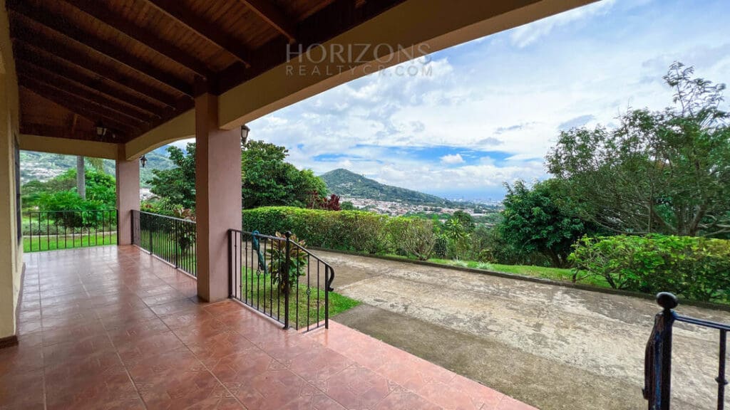Se Vende Casa en Aserrí en terreno de 5500m2 Vista a las Montañas y al GAM nja1001