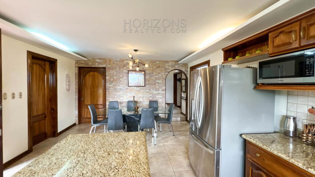Se Vende Casa en Aserrí en terreno de 5500m2 Vista a las Montañas y al GAM nja1001