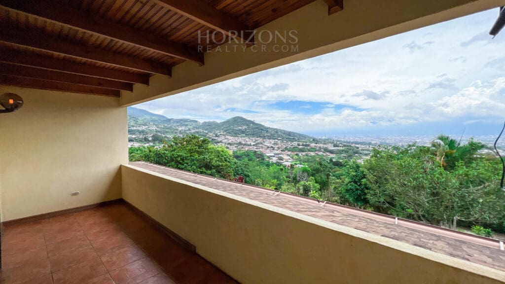Se Vende Casa en Aserrí en terreno de 5500m2 Vista a las Montañas y al GAM nja1001