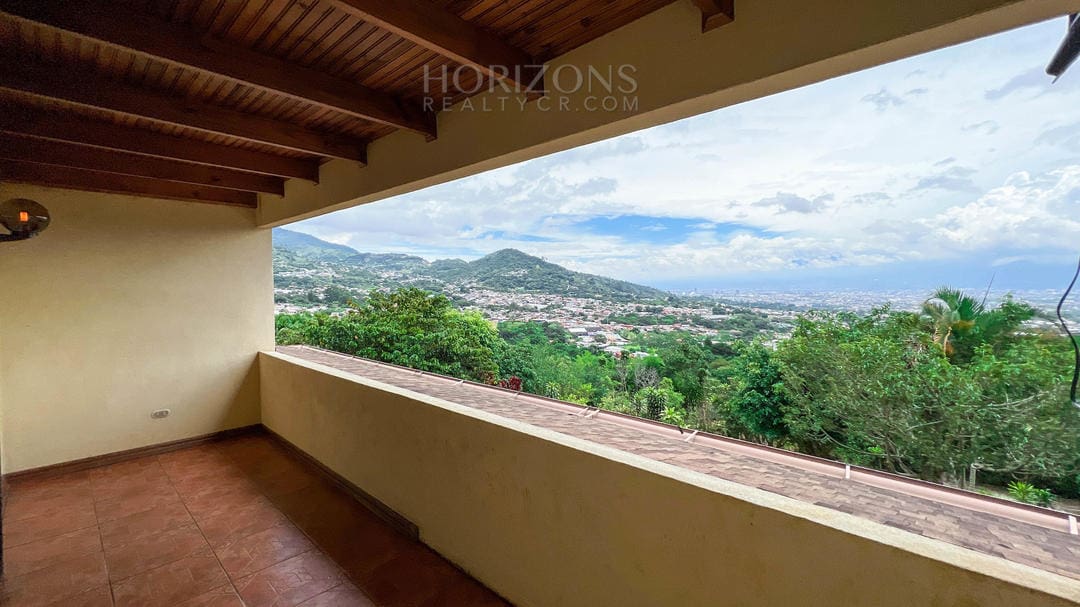 Se Vende Casa en Aserrí en terreno de 5500m2 Vista a las Montañas y al GAM nja1001