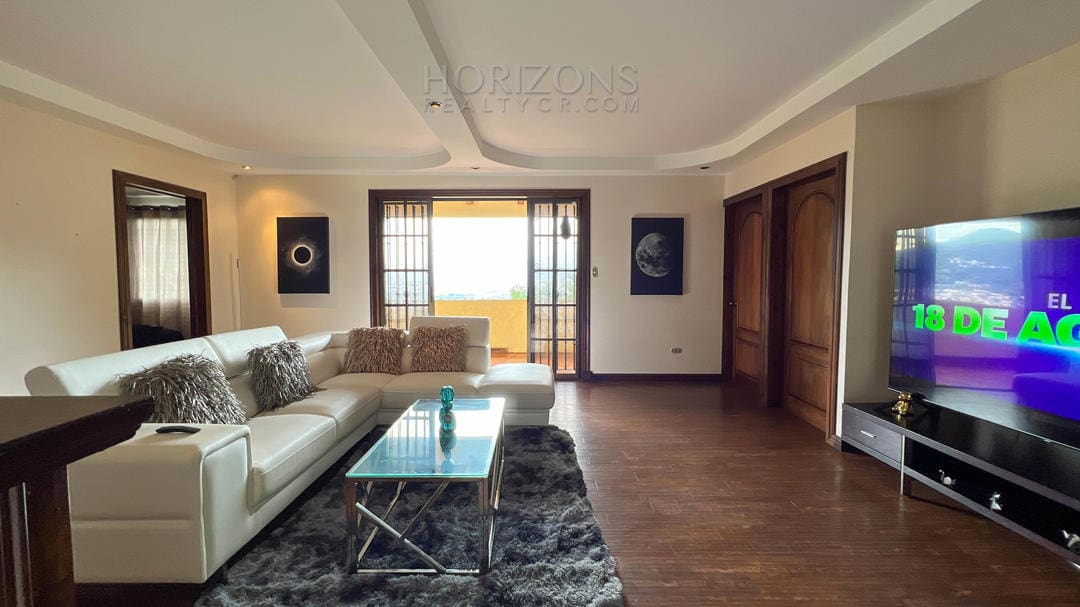 Se Vende Casa en Aserrí en terreno de 5500m2 Vista a las Montañas y al GAM nja1001