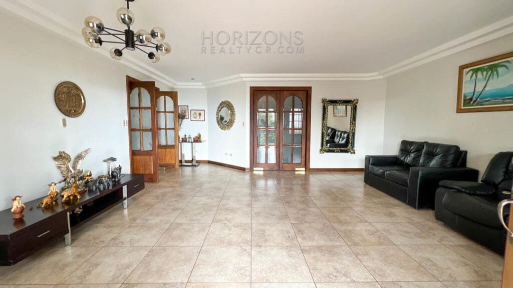 Se Vende Casa en Aserrí en terreno de 5500m2 Vista a las Montañas y al GAM nja1001