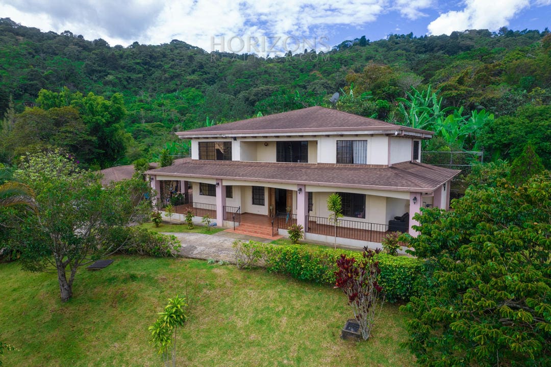 Se Vende Casa en Aserrí en terreno de 5500m2 Vista a las Montañas y al GAM nja1001