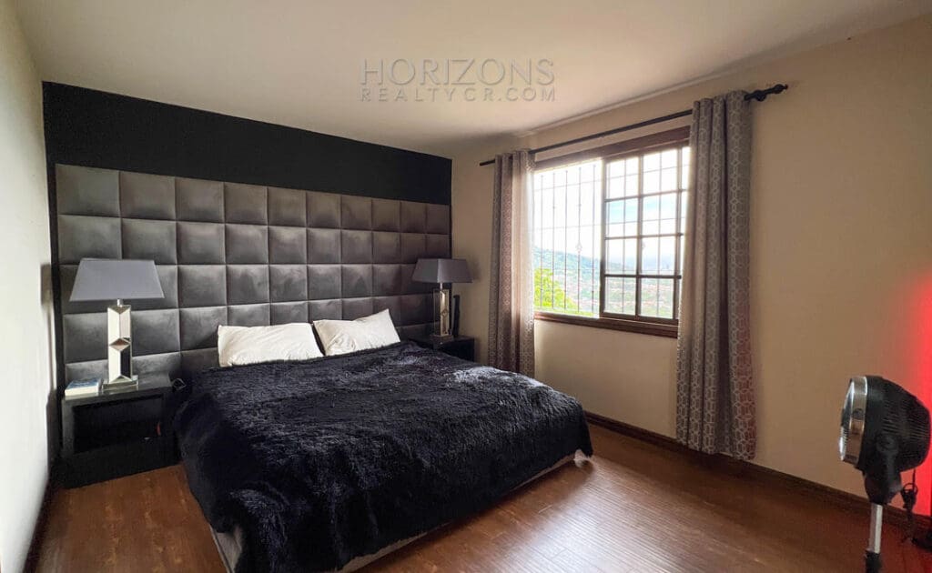 Se Vende Casa en Aserrí en terreno de 5500m2 Vista a las Montañas y al GAM nja1001