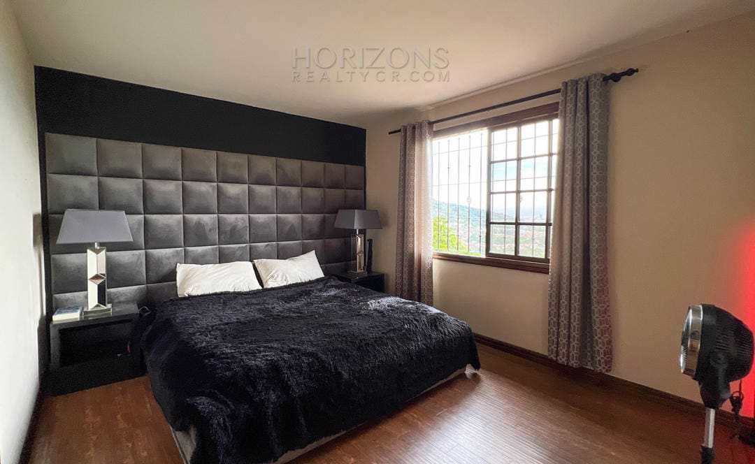 Se Vende Casa en Aserrí en terreno de 5500m2 Vista a las Montañas y al GAM nja1001