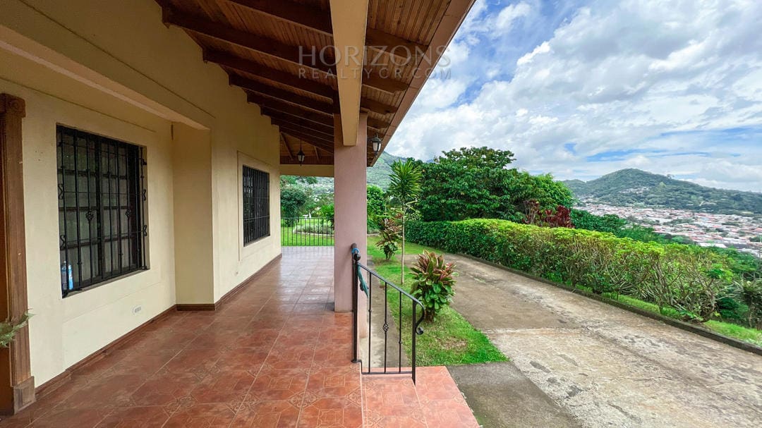 Se Vende Casa en Aserrí en terreno de 5500m2 Vista a las Montañas y al GAM nja1001